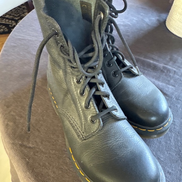 Dr Martens - Picture 1 of 4